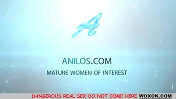 Bigtit cougar totally tabitha cums on her vibe