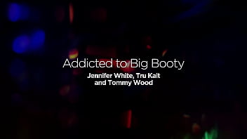 Rimming threesome with big ass pornstars jennifer white and tru kait