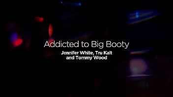 Rimming threesome with big ass pornstars jennifer white and tru kait