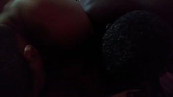 Dois chupando minha buceta