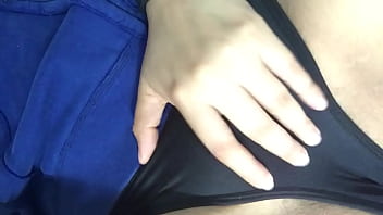 Cachonda ama de casa mi hermanastra crystal se masturba ella es muy hot y le encata grabarce par sus fans