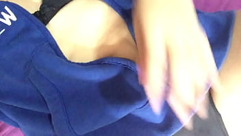 Cachonda ama de casa mi hermanastra crystal se masturba ella es muy hot y le encata grabarce par sus fans