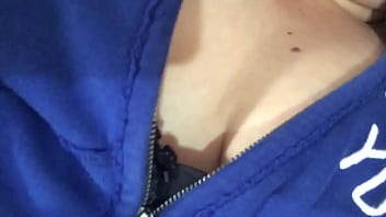 Cachonda ama de casa mi hermanastra crystal se masturba ella es muy hot y le encata grabarce par sus fans