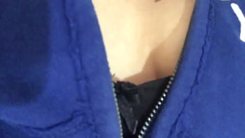 Cachonda ama de casa mi hermanastra crystal se masturba ella es muy hot y le encata grabarce par sus fans