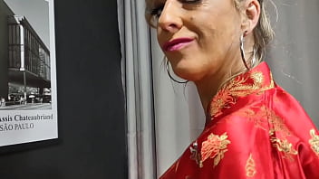 Dando meu cú numa cadeira erótica