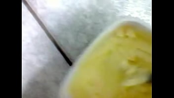 Comendo o cu da cachorra com manteiga