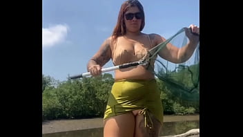 Pescando no mangue de sainha mostrando a rachada