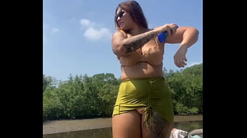 Pescando no mangue de sainha mostrando a rachada