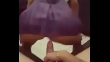 Novinha dançando funk na pika e gozando gostoso