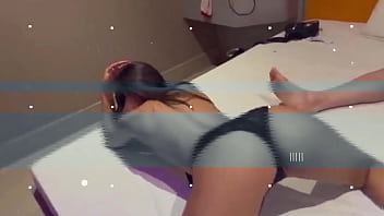 Como tava frio fizemos fila no carro