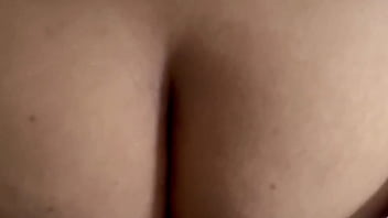 Maestro pervertido me sigue a la ducha de la escuela y me folla de pie hasta correrse