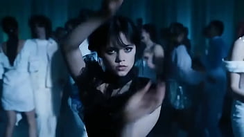 Gordão das tetas balança com a menina balança dançarina competem