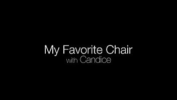 Solo beauty rubs pussy thoroughly