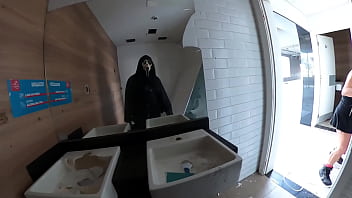 A polícia apareceu entre gritos e risos bastidores sem cortes do halloween 2025