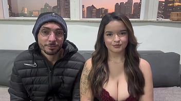 Marido surpreendeu esposa putinha com mascarado hard para fazê la gozar com outro