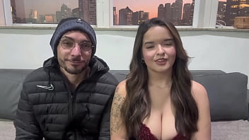 Marido surpreendeu esposa putinha com mascarado hard para fazê la gozar com outro