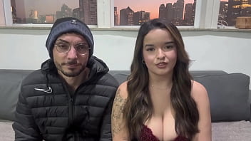 Marido surpreendeu esposa putinha com mascarado hard para fazê la gozar com outro