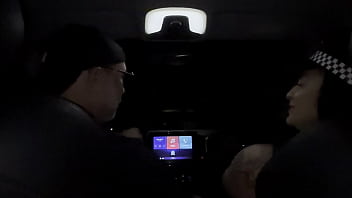 Halloween com a policial mais gostosa e safada que prendeu e chupou pau dele até dar leite na boquinha