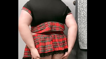 Gothic whore shakes her fat ass for the camera