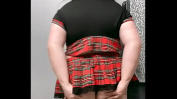 Gothic whore shakes her fat ass for the camera