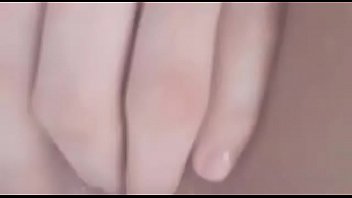 Se masturba en casa de su mamá