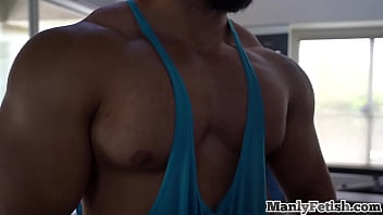 Deepthroating Twink Anally Drilled By Massive Hunk thumbnail