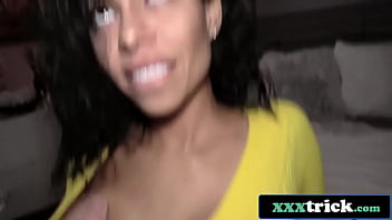 Tourist beauty shakes that colombian booty outdoors before a wild ride