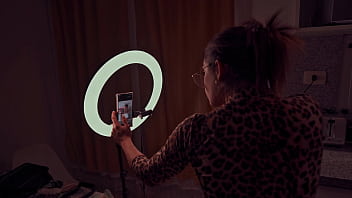 Famous tiktoker records her first porn video