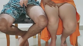 Hermanastra colombiana se la mete todita en su culo porno en espanol