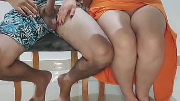 Hermanastra colombiana se la mete todita en su culo porno en espanol