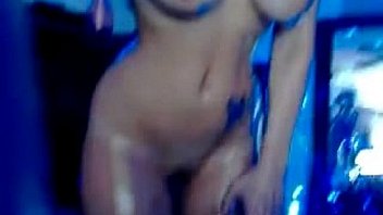 Perfect body oiled blonde show big ass on web