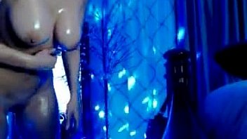 Perfect body oiled blonde show big ass on web