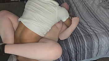 Snow bunny struggles with bbc bareback so the jungle bunny finishes her on her side part 1