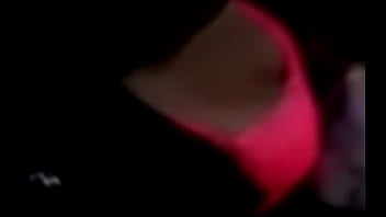 Escote de señora morenota