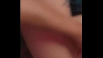 Essa safada diz que o novinho tem uma pegada melhor que o próprio namorado