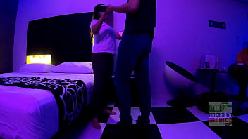 Esposa liberal con una tetas naturales riquísimas follando frente a su marido en tanguita roja 1