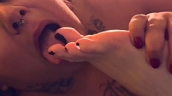 Please tickle my beautiful feet