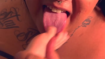 Please tickle my beautiful feet