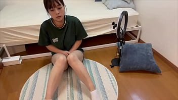 ライブ配信終わった後にムラムラしちゃって自宅でパンツの中に手を入れてオナってしまう女子大生ライバー。【素人】 ライブ配信終わった後にムラムラしちゃって自宅でパンツの中に手を入れてオナってしまう女子大生ライバー。【素人】