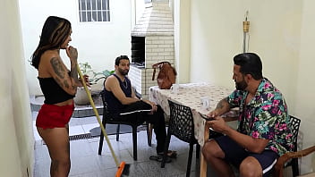 O patrãozinho tem que lidar com os folgados e eu ajudo ele a não ficar estressado