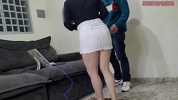Dona de casa sozinha em casa recebe técnico de mini saia e mostra sua calcinha qual será sua reação Dona de casa sozinha em casa recebe técnico de mini saia e mostra sua calcinha qual será sua reação