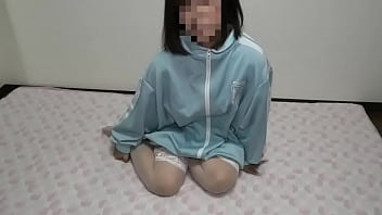 おか◯さんがいない時に 網タイツはいてコスプレしてみました。いつもと違うももかをみてください