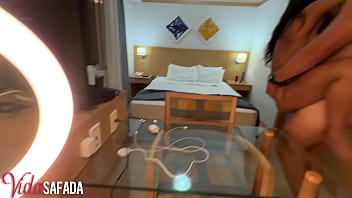 Fomos pra cama com nosso amigo poderoso dotado que fez minha esposa de sua putinha e deixou ela cheia de leite