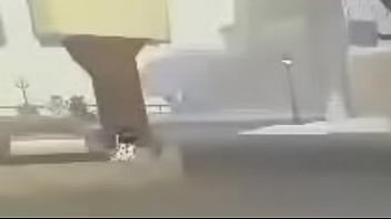 Joven disfruta un palo largo