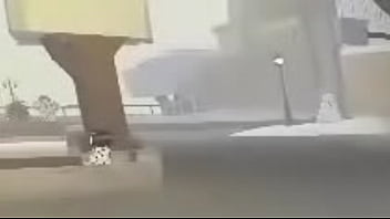 Joven disfruta un palo largo