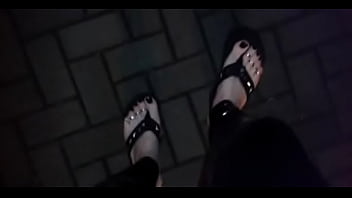 Shemale en tacones u&ntilde;as bonitas 1