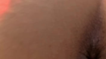 Ninfetinha inocente se masturba e deixa o safado de pica dura pronto pra meter