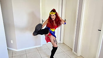 Mulher maravilha é derrotada e pede para ser fudida até a morte julia goddess