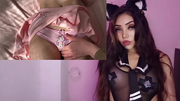 No se resiste a rosarme su pene en mi vagina humeda