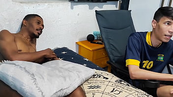 Dotadões De 25cm E 24cm Foderam O Rabo Do Amigo Sem Pena E Encheram O Cu Dele De Leite Completo Pelo Link Na Foto De Capa thumbnail